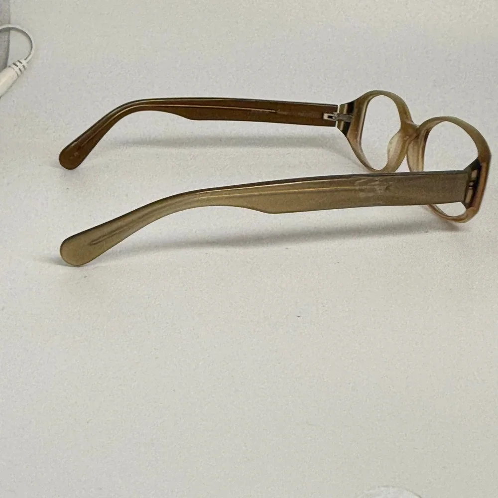 Vera Wang measurements eye